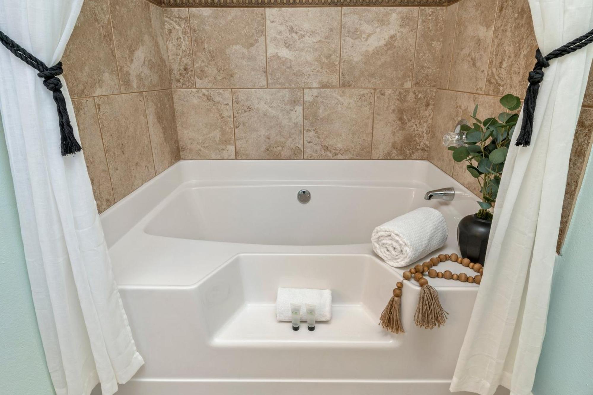 Beautiful Pet Friendly Home! New Tropical Pool, Opt Golf Cart And Pool Heat, Minutes To Beach Destin Esterno foto
